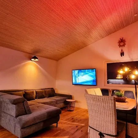 펜션 Exclusive Wooden House With Mountain Railway